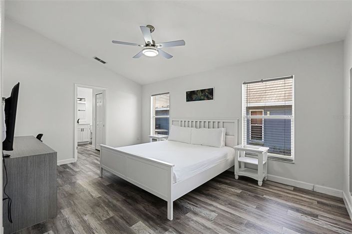 Image No.5-3 Bed Property for sale