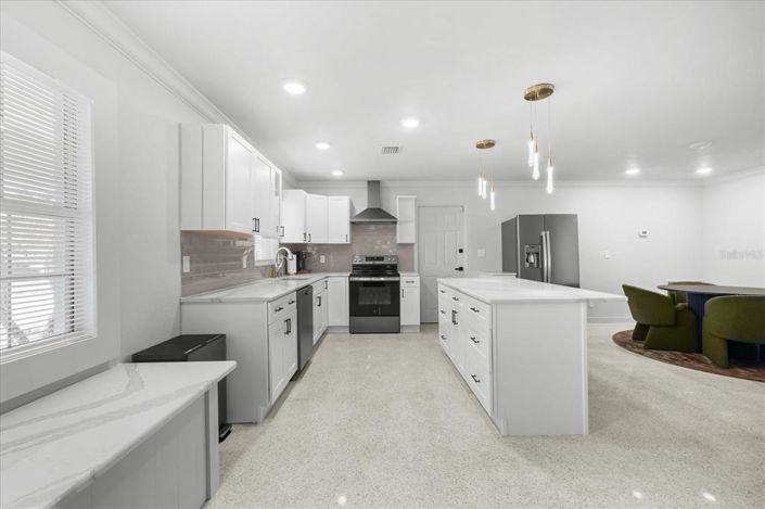 Image No.11-3 Bed Property for sale