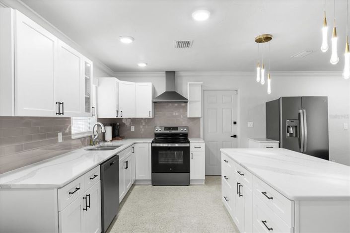 Image No.12-3 Bed Property for sale