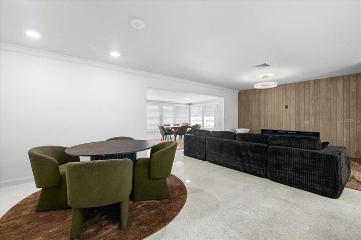 Image No.17-3 Bed Property for sale