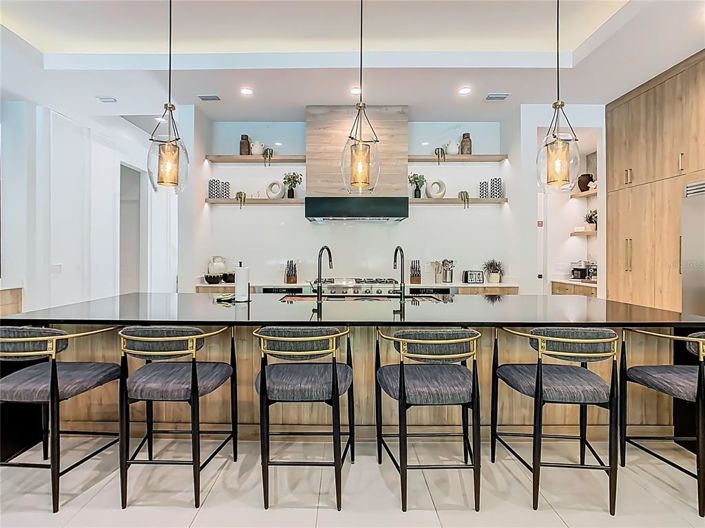 Image No.16-9 Bed Property for sale