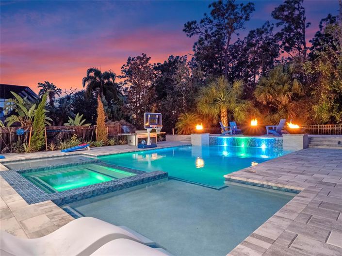 Image No.2-9 Bed Property for sale