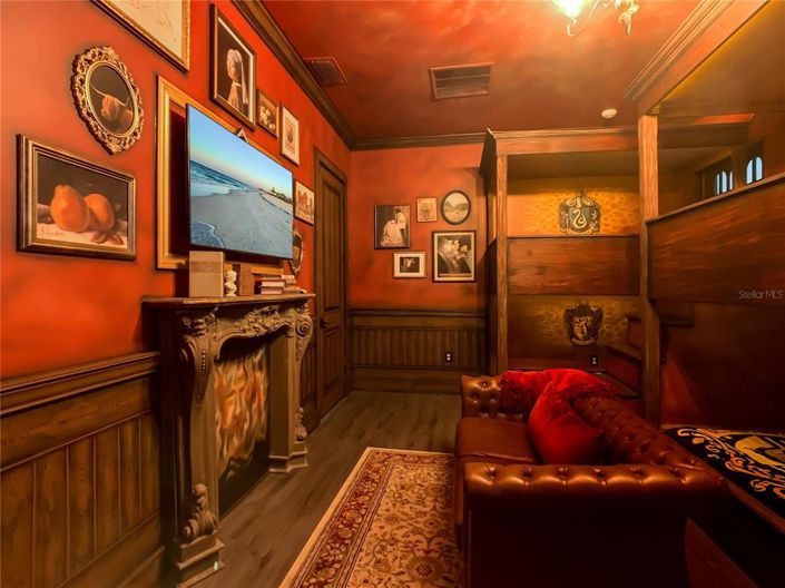 Image No.20-9 Bed Property for sale