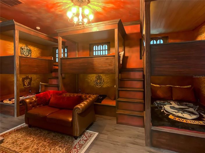 Image No.21-9 Bed Property for sale