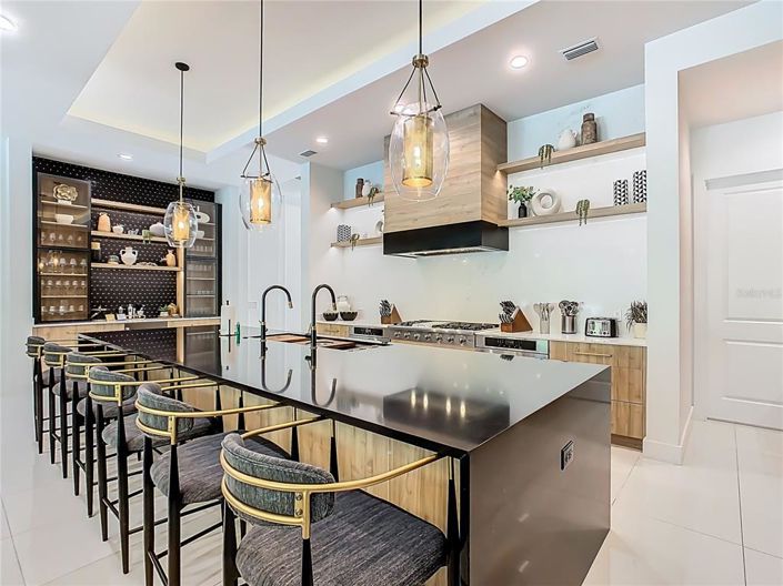 Image No.26-9 Bed Property for sale