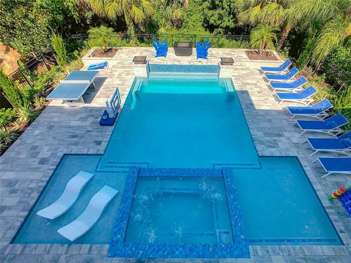 Image No.3-9 Bed Property for sale