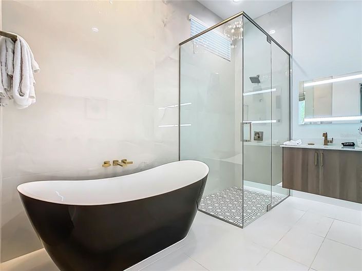 Image No.40-9 Bed Property for sale