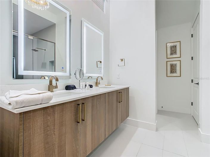 Image No.57-9 Bed Property for sale