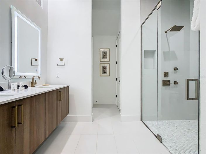 Image No.58-9 Bed Property for sale