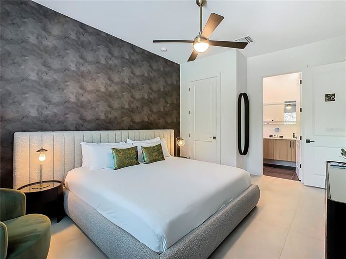 Image No.64-9 Bed Property for sale