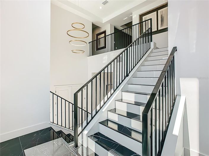 Image No.67-9 Bed Property for sale