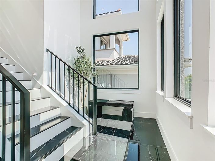 Image No.68-9 Bed Property for sale