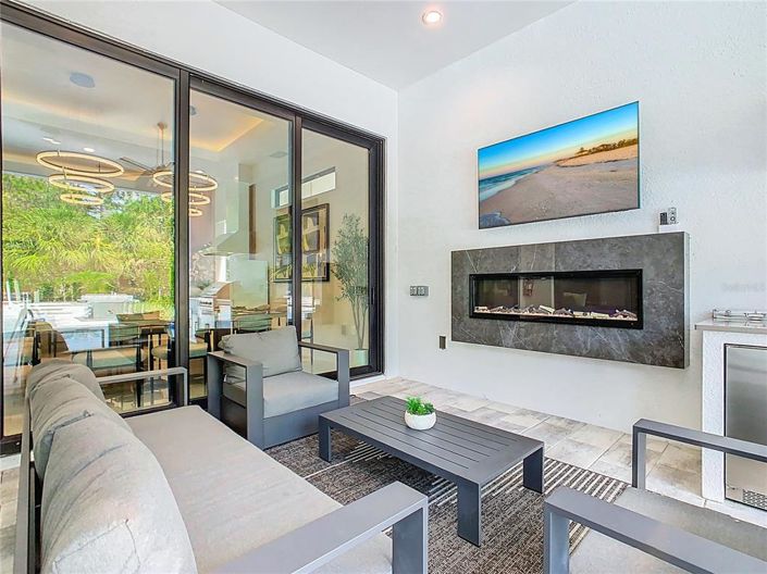 Image No.70-9 Bed Property for sale