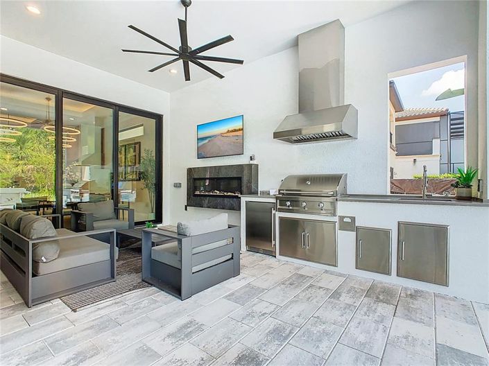 Image No.71-9 Bed Property for sale