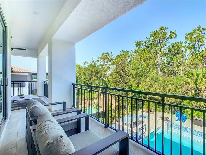 Image No.77-9 Bed Property for sale