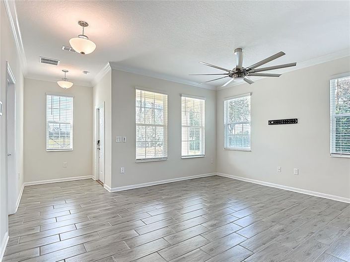 Image No.21-5 Bed Townhouse for sale