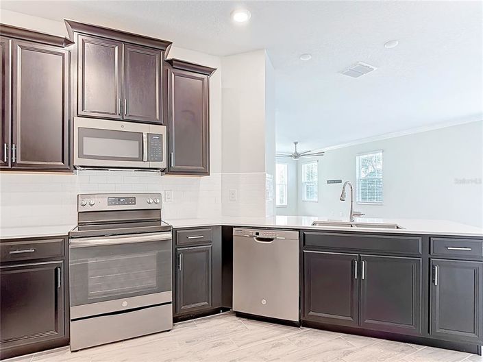 Image No.29-5 Bed Townhouse for sale