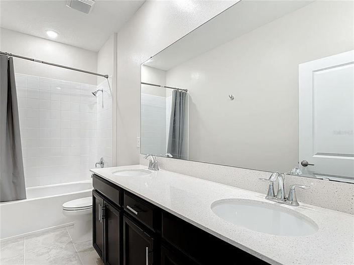 Image No.44-5 Bed Townhouse for sale