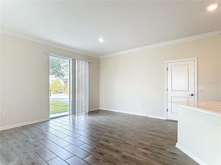 Image No.7-5 Bed Townhouse for sale