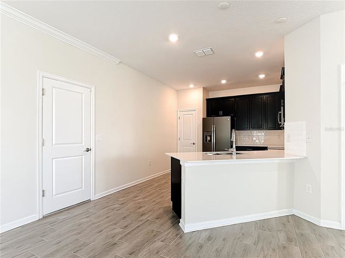 Image No.8-5 Bed Townhouse for sale