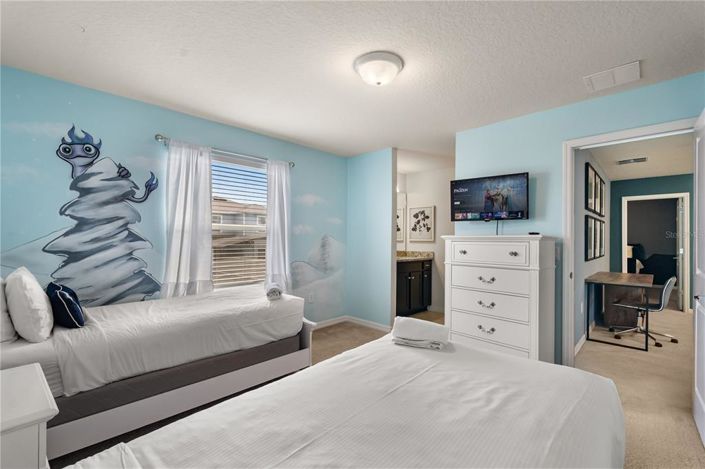 Image No.40-8 Bed Property for sale