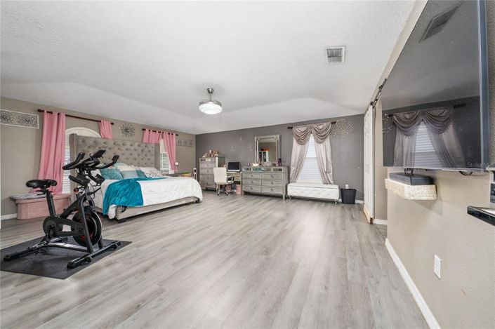 Image No.12-4 Bed Property for sale