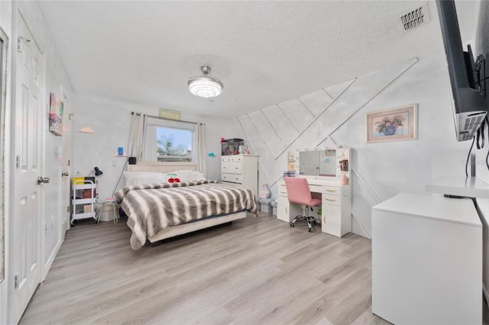 Image No.17-4 Bed Property for sale