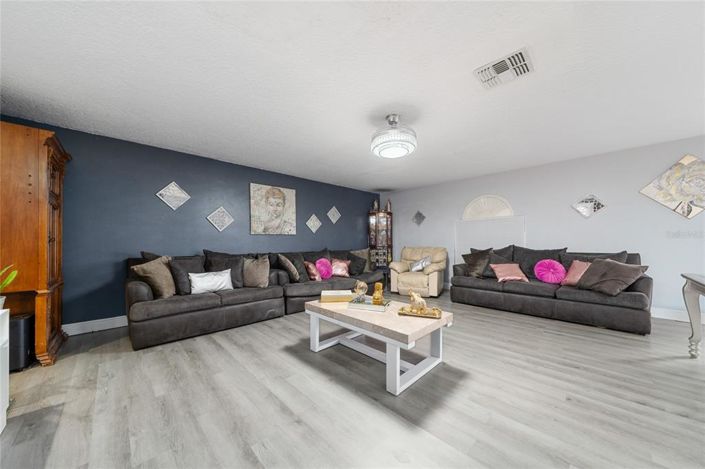 Image No.3-4 Bed Property for sale