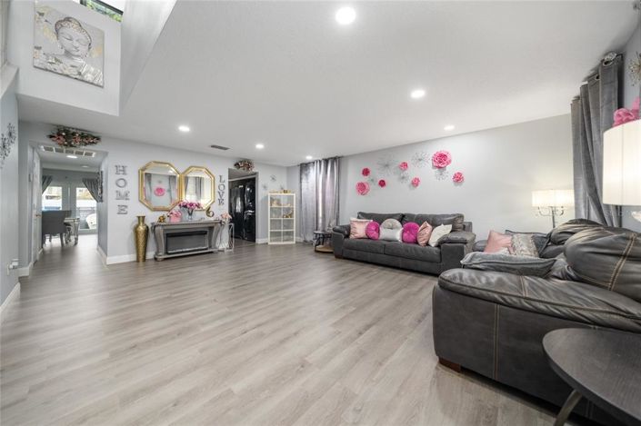 Image No.4-4 Bed Property for sale