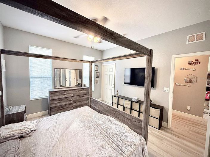 Image No.18-4 Bed Townhouse for sale