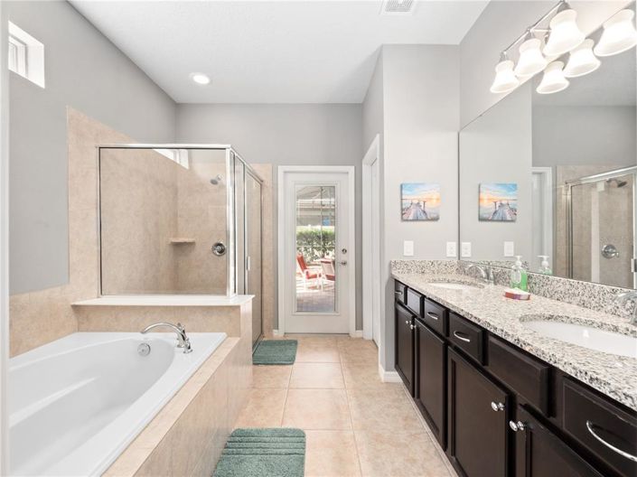 Image No.12-8 Bed Property for sale