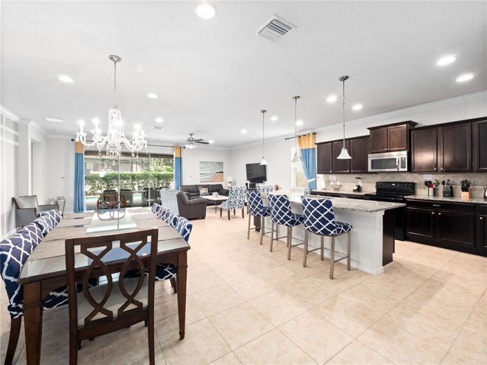 Image No.2-8 Bed Property for sale