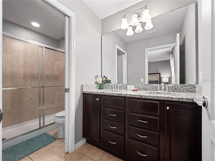 Image No.25-8 Bed Property for sale