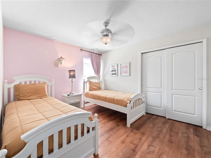 Image No.33-8 Bed Property for sale