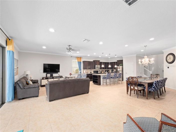 Image No.6-8 Bed Property for sale