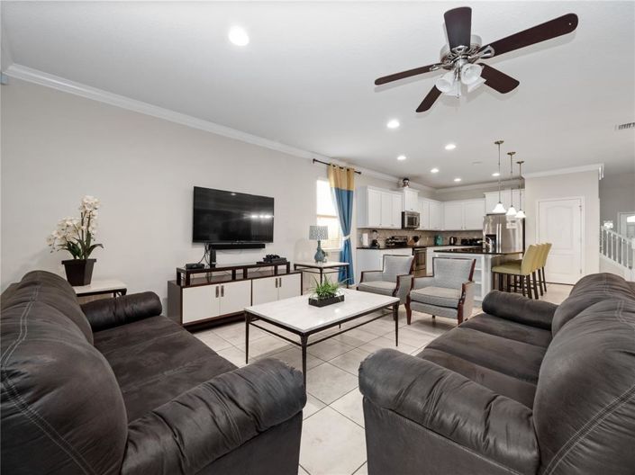 Image No.11-8 Bed Property for sale