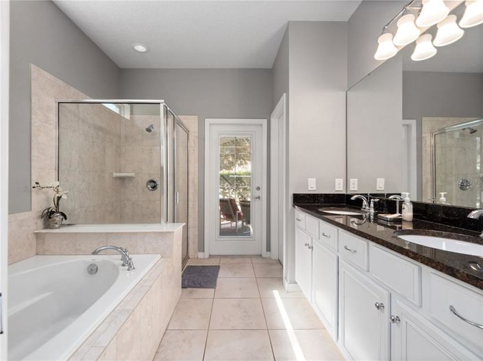 Image No.15-8 Bed Property for sale