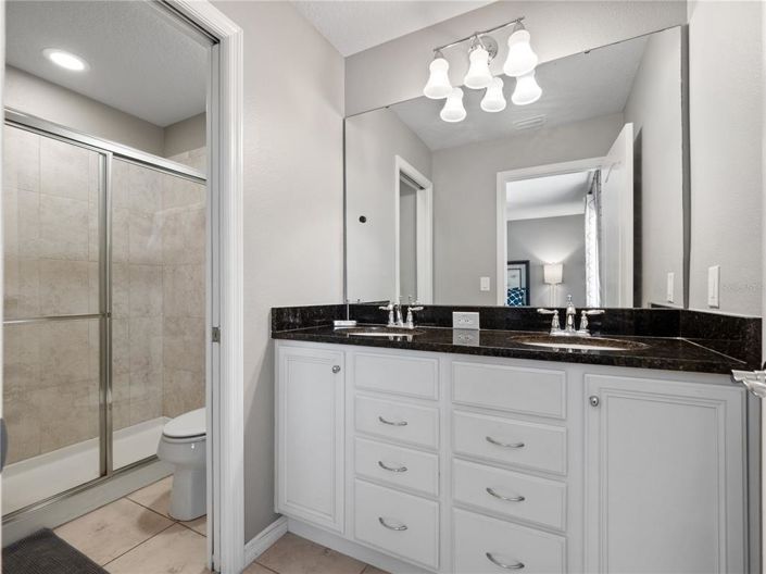 Image No.22-8 Bed Property for sale