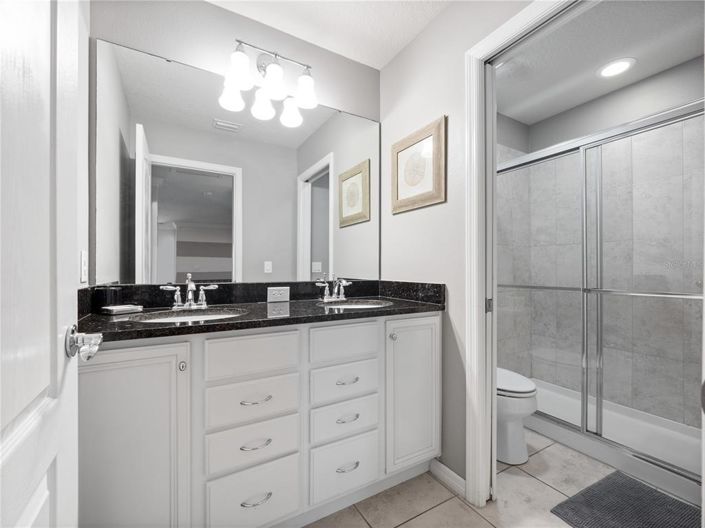 Image No.29-8 Bed Property for sale