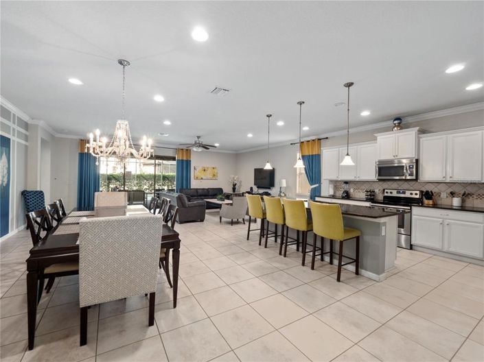 Image No.3-8 Bed Property for sale