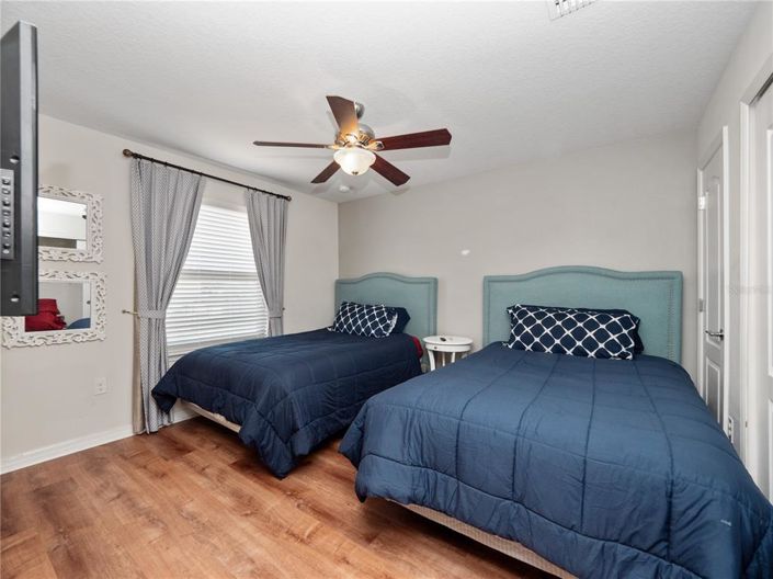 Image No.32-8 Bed Property for sale