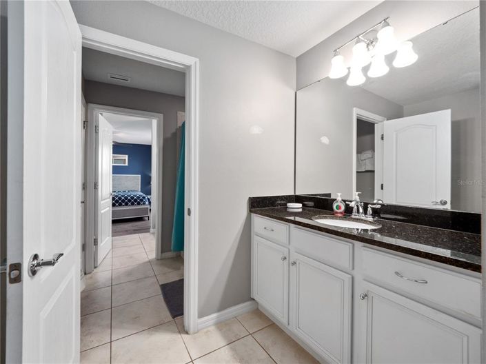 Image No.33-8 Bed Property for sale