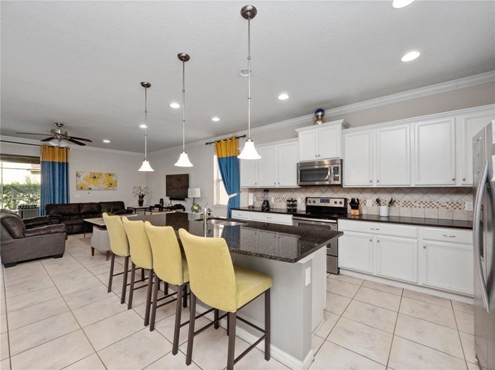 Image No.5-8 Bed Property for sale