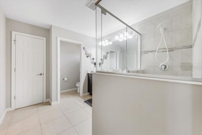 Image No.50-6 Bed Property for sale