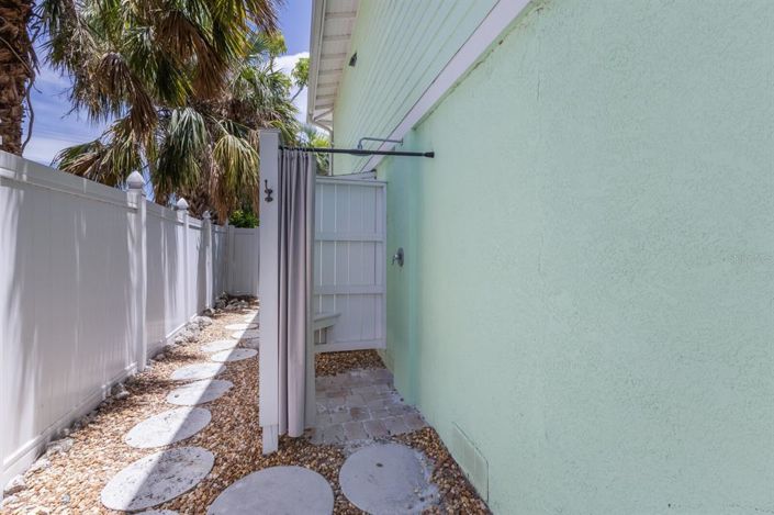 Image No.42-3 Bed Property for sale