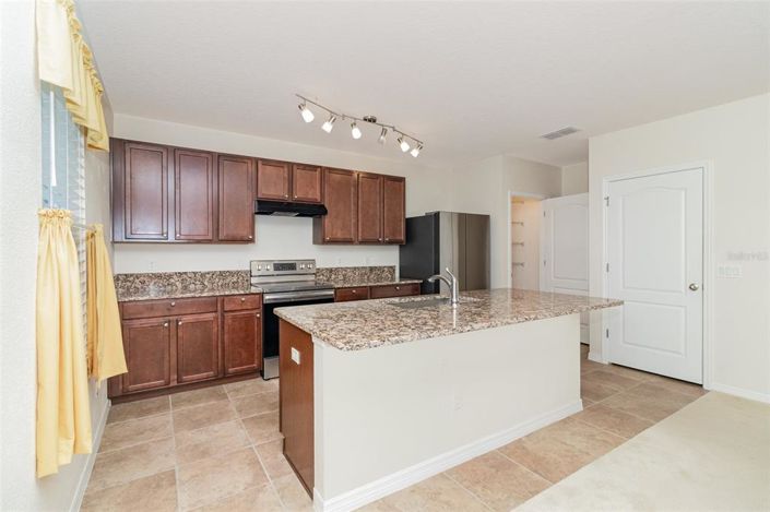 Image No.8-4 Bed Property for sale