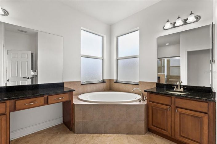 Image No.16-4 Bed Property for sale