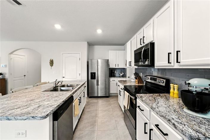 Image No.8-5 Bed Property for sale