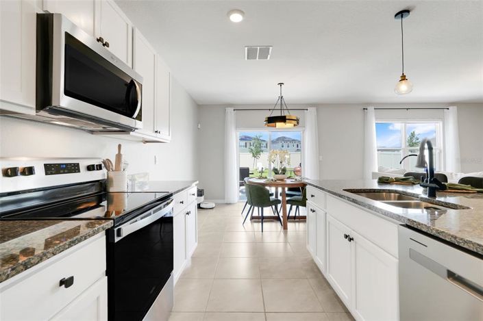 Image No.10-5 Bed Property for sale