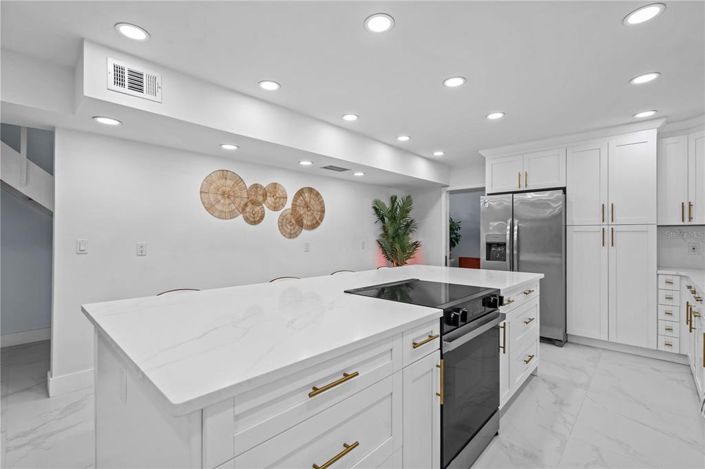 Image No.10-4 Bed Property for sale